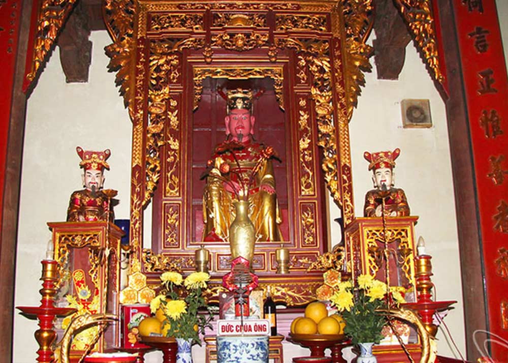 Ban thờ Đức Ông thường được đặt gần cổng chùa hoặc trong một gian bên cạnh chính điện